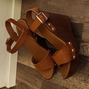 NWOT Womens wedges